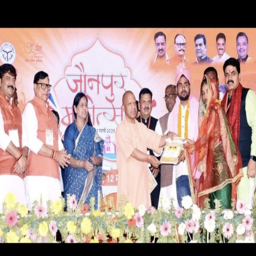  सीएम योगी आदित्यनाथ ने 1001 जोड़ों को दिया आशीर्वाद