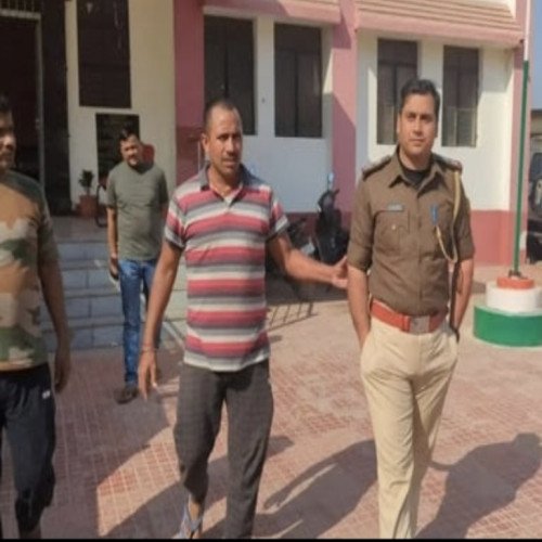 शराब तस्करी के लिए पहन ली पुलिस की वर्दी